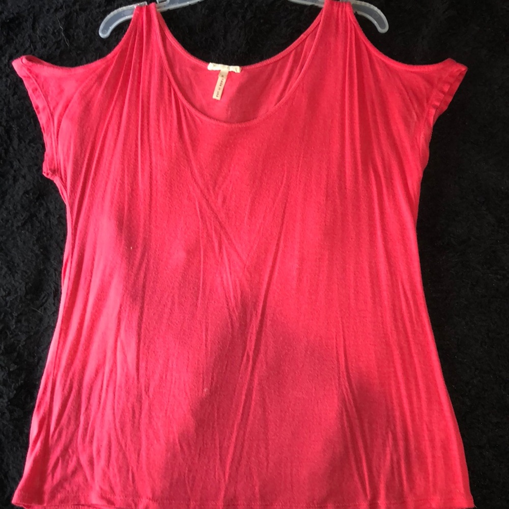 Kirra open shoulder tee